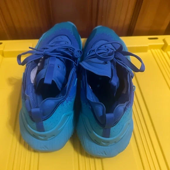 adidas Men's Trae Young 3 Athletic Shoes - Picture 4 of 6